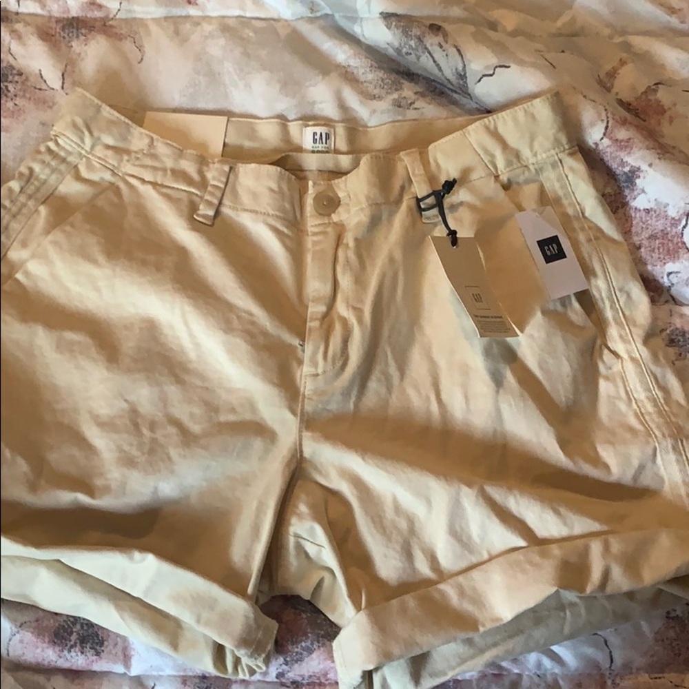 gap khaki shorts